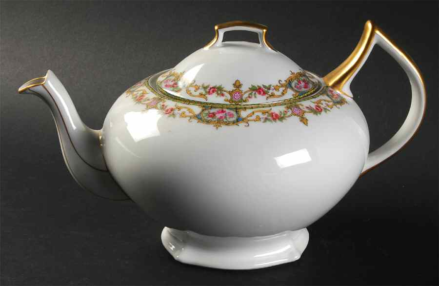 TRV38 Teapot & Lid by Tressemanes & Vogt-1