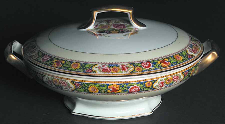 TRV76 Round Covered Vegetable by Tressemanes & Vogt-1