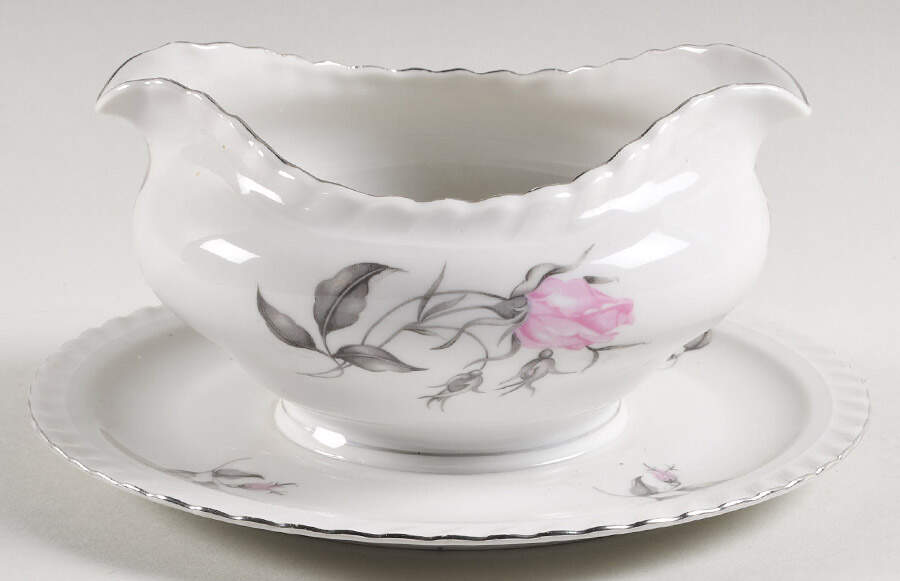 Roxanne Gravy Boat with Attached Underplate by Toscport-1