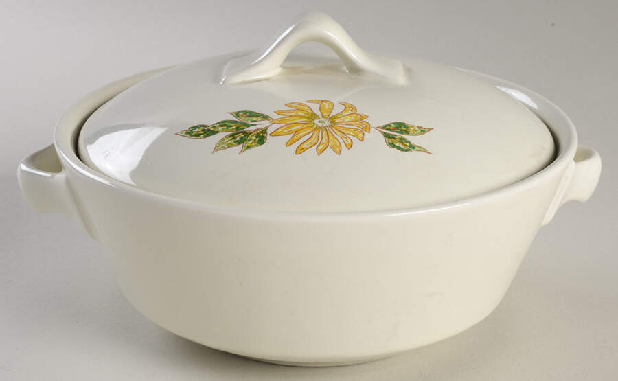 Daisy Wreath Green 1.5 Qt Round Covered Casserole by Taylor, Smith & Taylor (Ts&T)-1