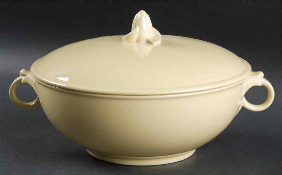 Luray Pastels Persian Cream Yellow 1.25 Qt Round Covered Casserole by Taylor, Smith & Taylor (Ts&T)-1