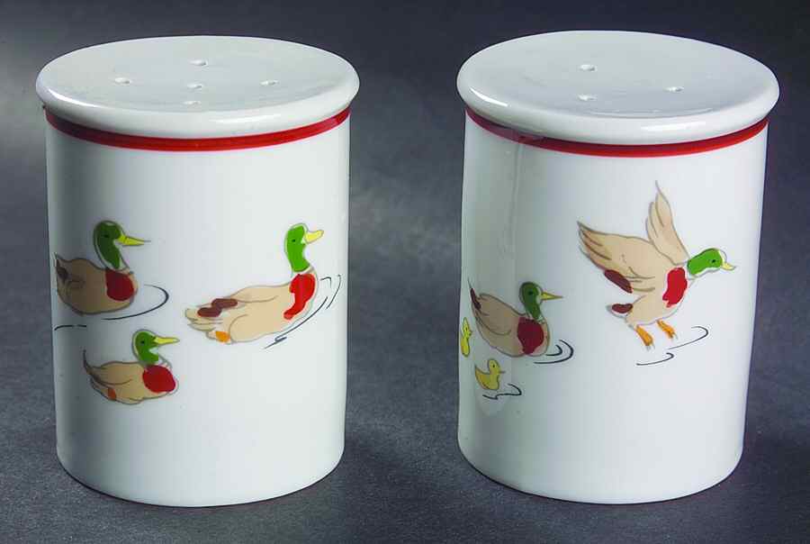The Ducks Salt & Pepper Set by Taitu-1