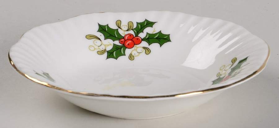 Festive Garlands Nut Dish by Tudor Rose-1