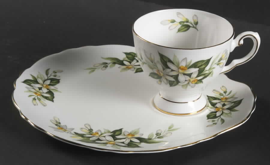 Bridal Flower (Rim Shape) Snack Cup by Tuscan - Royal Tuscan-1