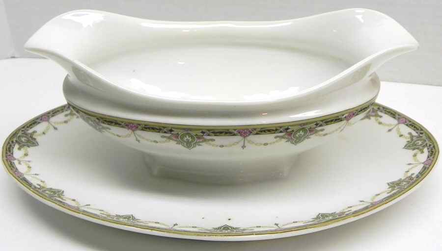 TRV183 Gravy Boat with Attached Underplate by Tressemanes & Vogt-1