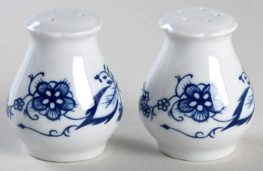 Zwiebelmuster Salt & Pepper Set by Triptis-1