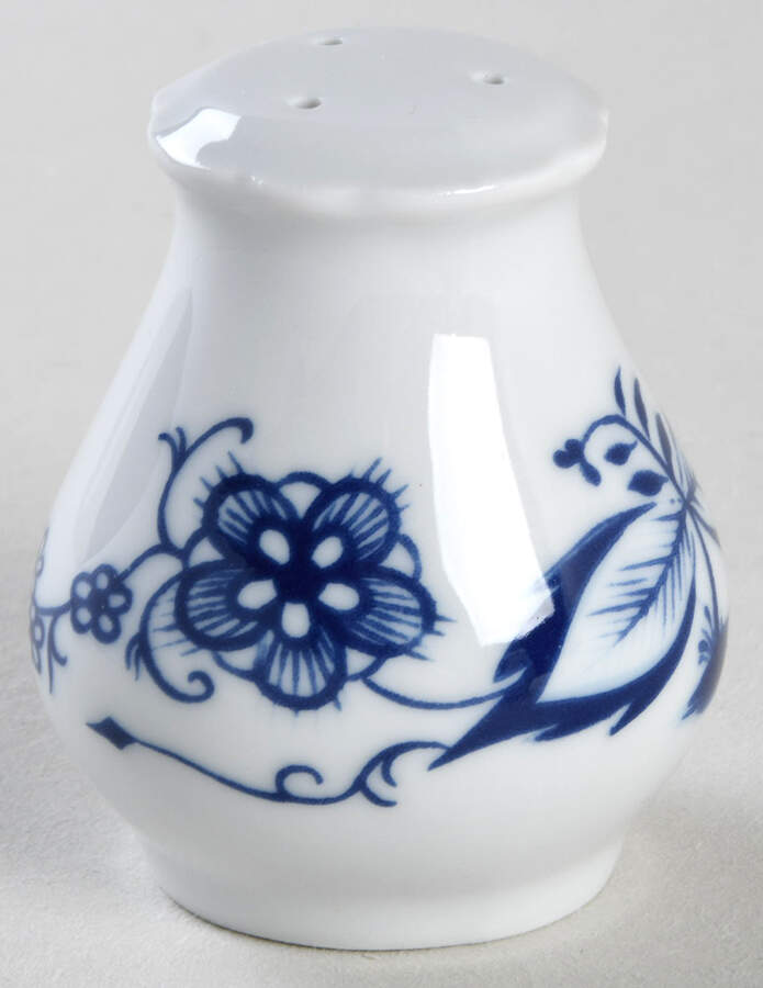 Zwiebelmuster Salt Shaker by Triptis-1