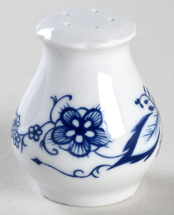 Zwiebelmuster Pepper Shaker by Triptis-1