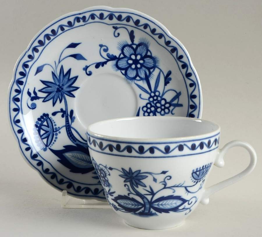 Zwiebelmuster Flat Cup & Saucer Set by Triptis-1