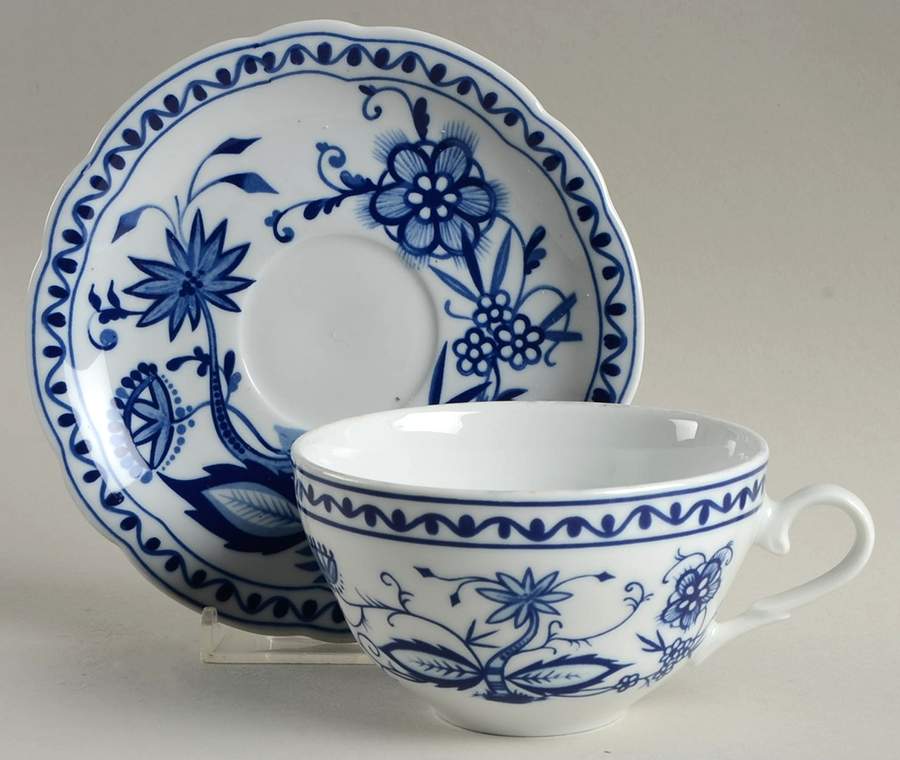 Zwiebelmuster Flat Cup & Saucer Set by Triptis-1
