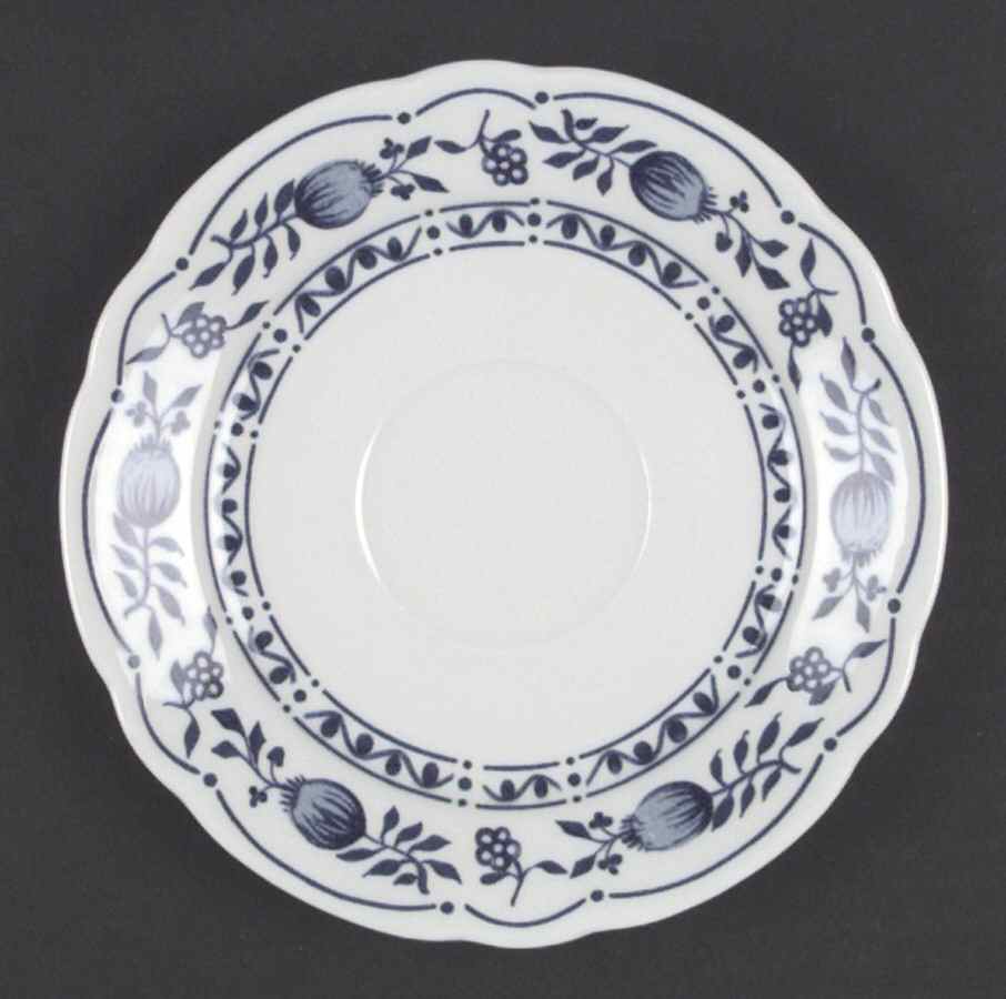 Zwiebelmuster Saucer by Triptis-1