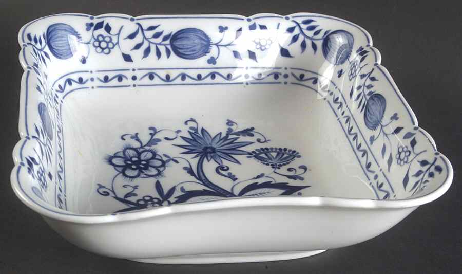 Zwiebelmuster 7" Square Vegetable Bowl by Triptis-1