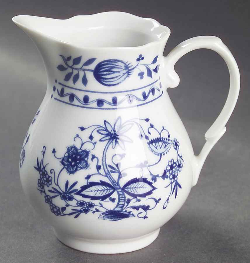 Zwiebelmuster Creamer by Triptis-1
