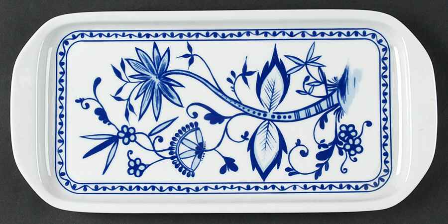 Zwiebelmuster Large Sandwich Tray by Triptis-1