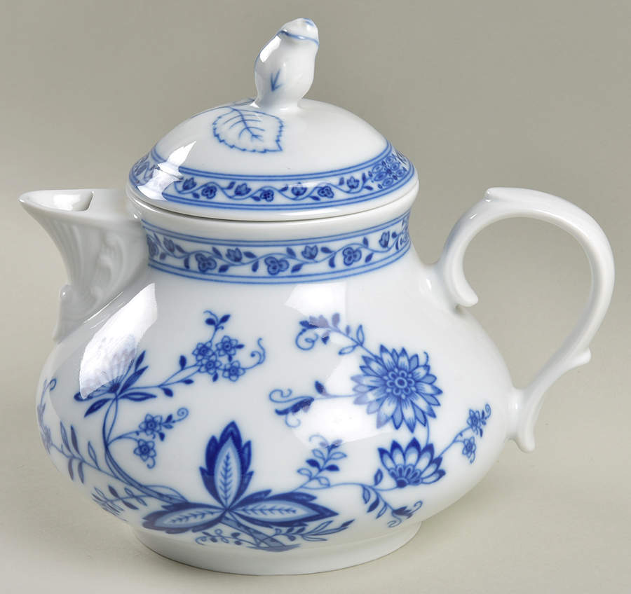 Blue Onion Teapot & Lid by Tirschenreuth-1