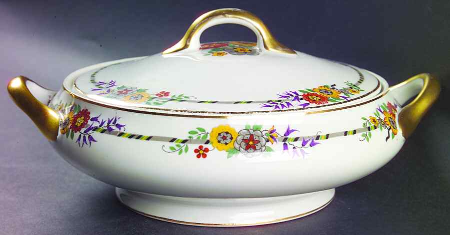 TRV192 Round Covered Vegetable by Tressemanes & Vogt-1