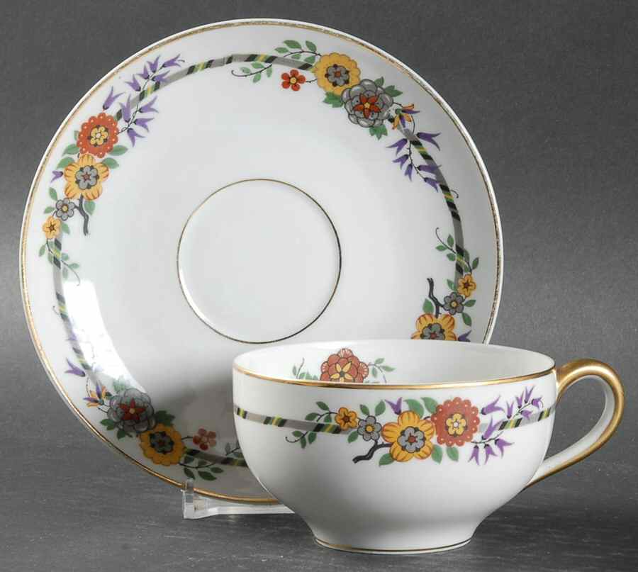 TRV192 Oversized Cup & Saucer Set by Tressemanes & Vogt-1