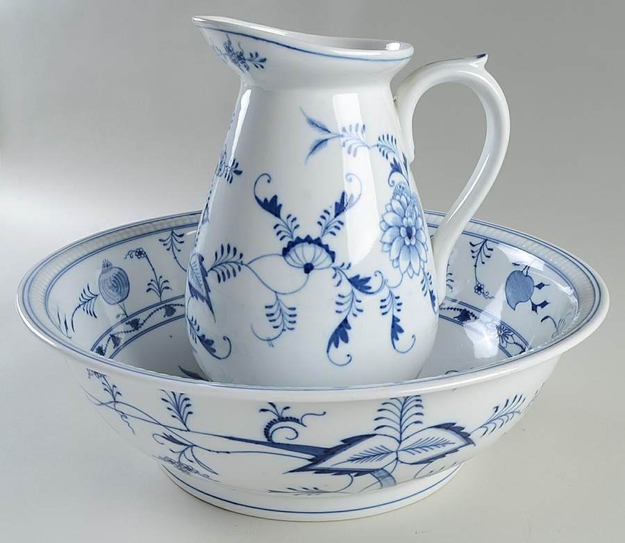 Blue Onion (Smooth) Large Pitcher & Bowl Set by Thun-1