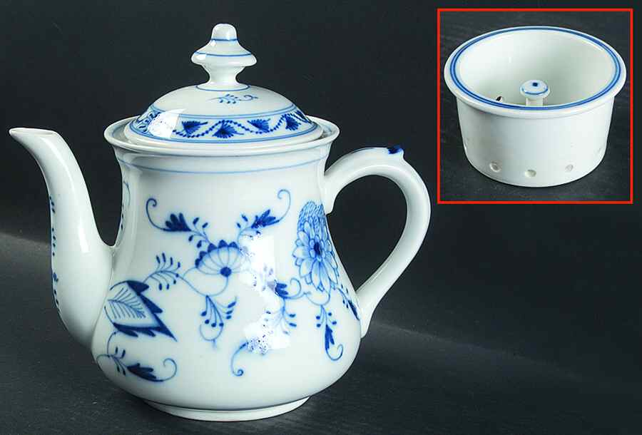 Blue Onion (Smooth) Teapot & Lid with Infuser by Thun-1