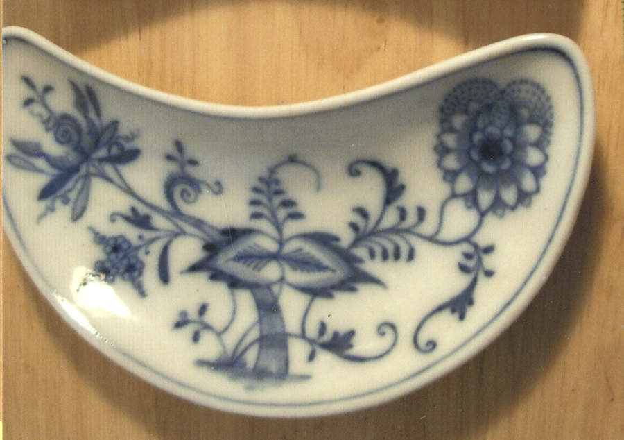 Blue Onion (Smooth) Bone Dish by Thun-1