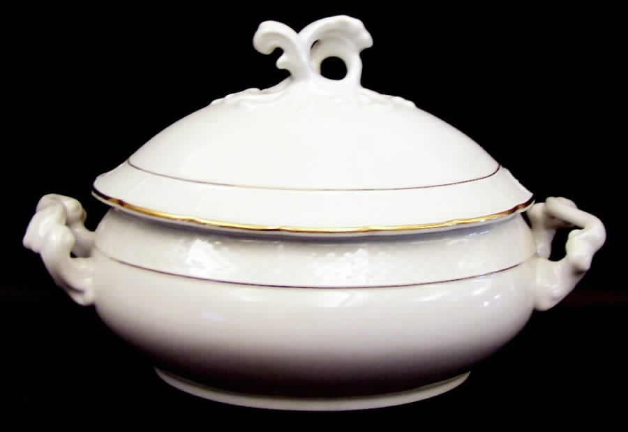 THU138 Tureen &  Lid by Thun-1