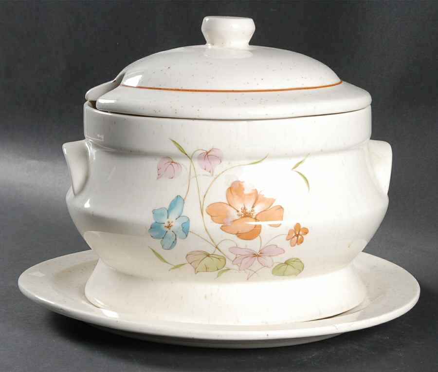 Poppy (Off White Background) Tureen & Lid w/Underplate by Treasure Craft-1
