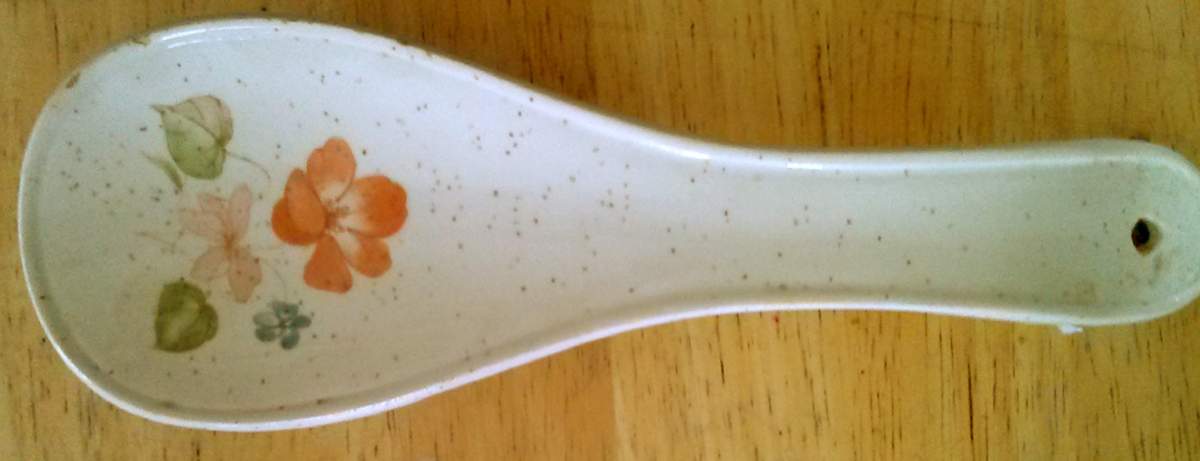 Poppy (Off White Background) Spoon Rest/Holder (Holds 1 Spoon) by Treasure Craft-1