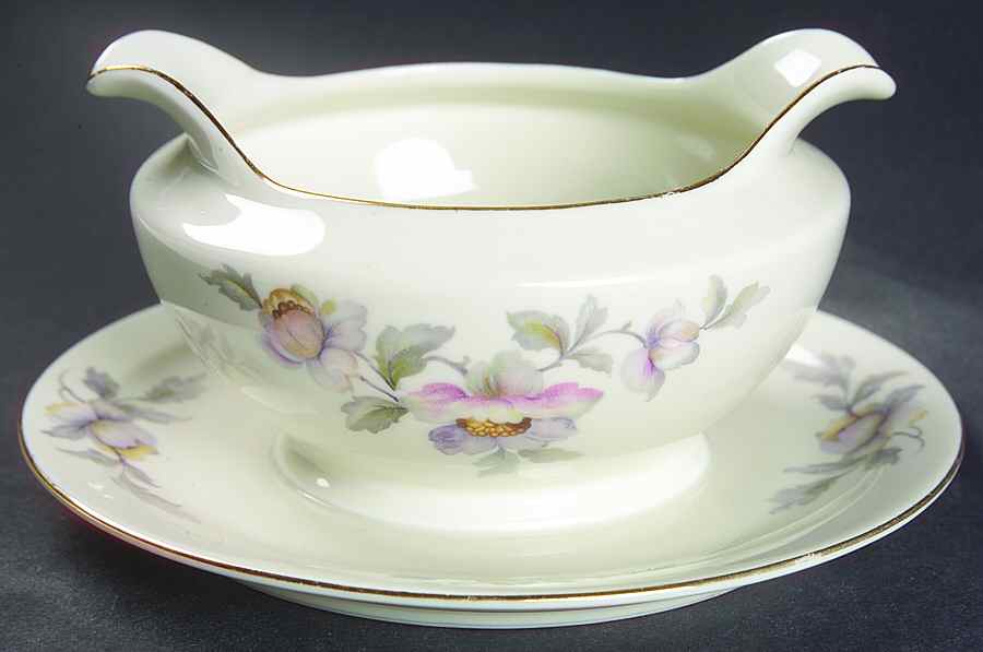 THU146 Gravy Boat with Attached Underplate by Thun-1