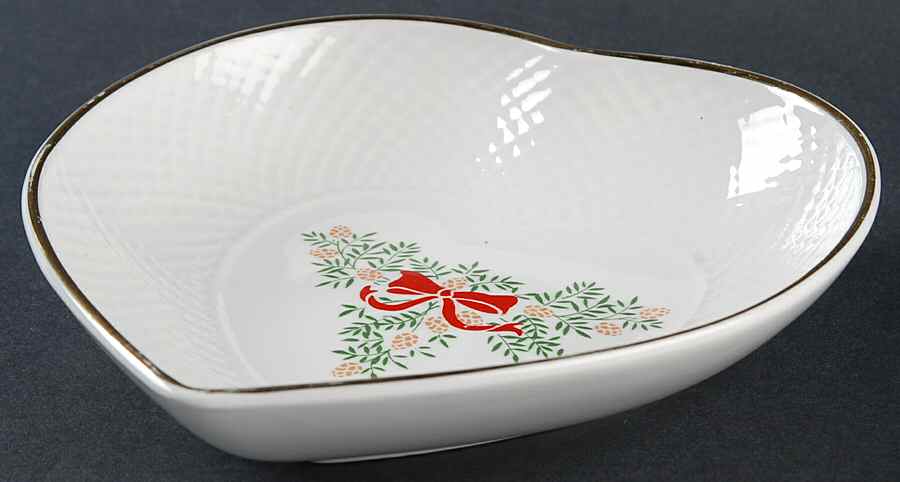 Festive Season Heart Shaped Dish by Tudor Rose-1