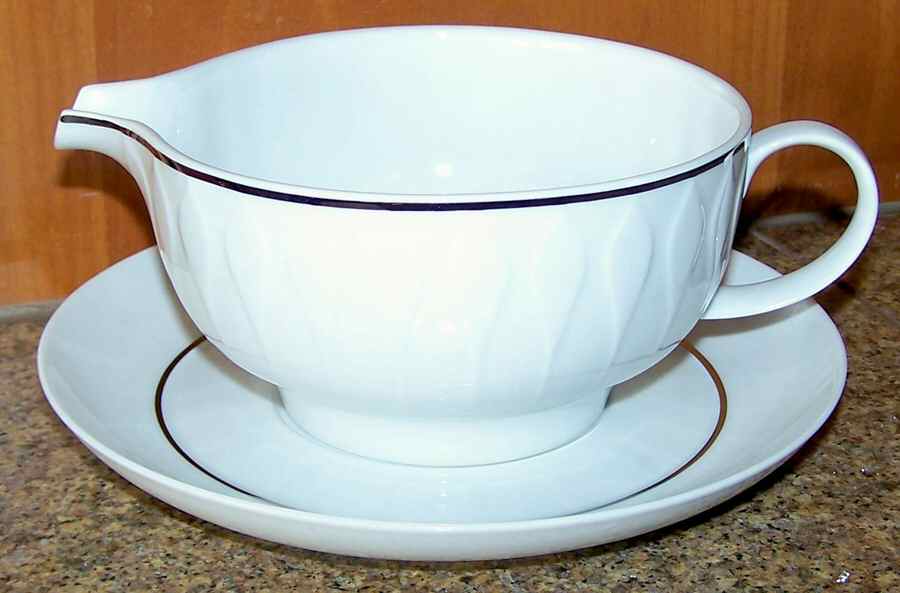 Platinum Band Gravy Boat & Underplate by Thomas-1