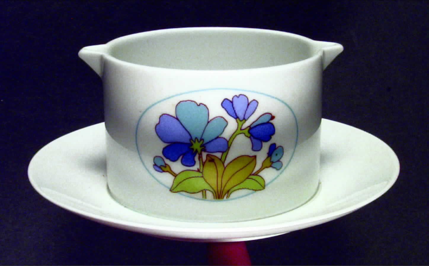 Spring Gravy Boat with Attached Underplate by Thomas-1