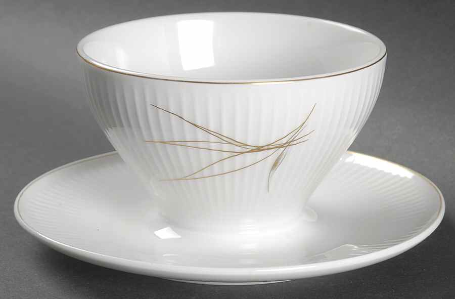 7562 Gravy Boat with Attached Underplate by Thomas-1