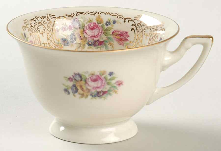 Richelieu Footed Cup by Thomas-1
