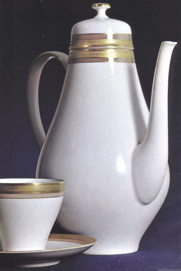 Corona Coffee Pot & Lid by Tirschenreuth-1
