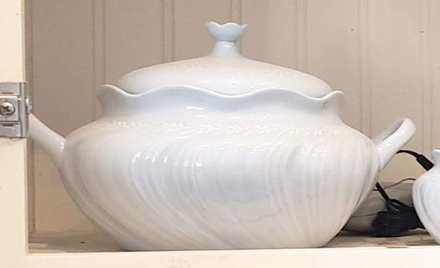 Bianca Round Covered Vegetable by Tirschenreuth-1
