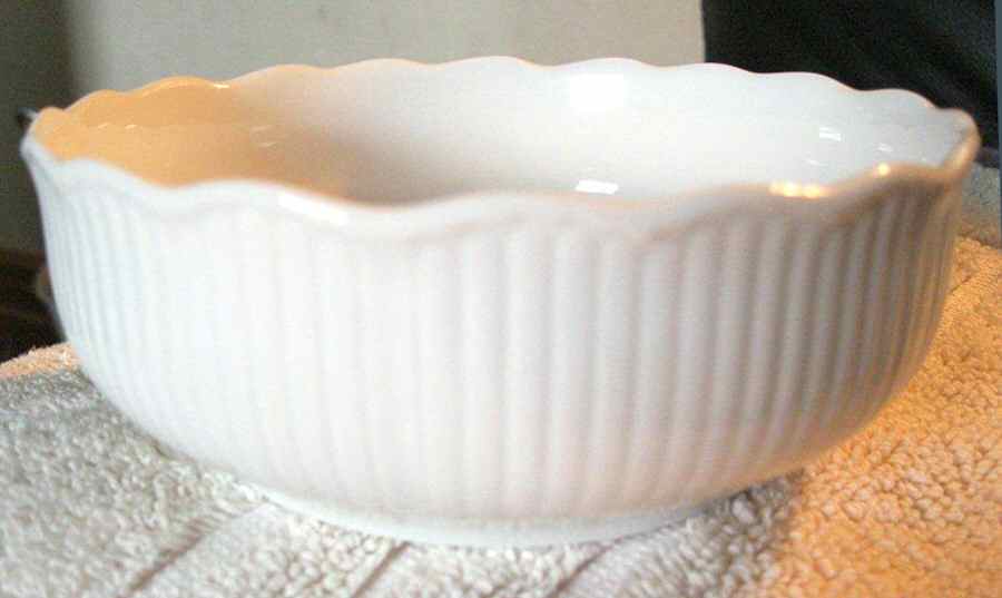 Salzburg White Fruit/Dessert (Sauce) Bowl by Tirschenreuth-1