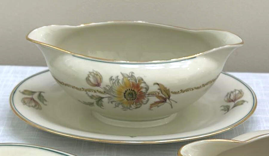 TIR188 Gravy Boat with Attached Underplate by Tirschenreuth-1