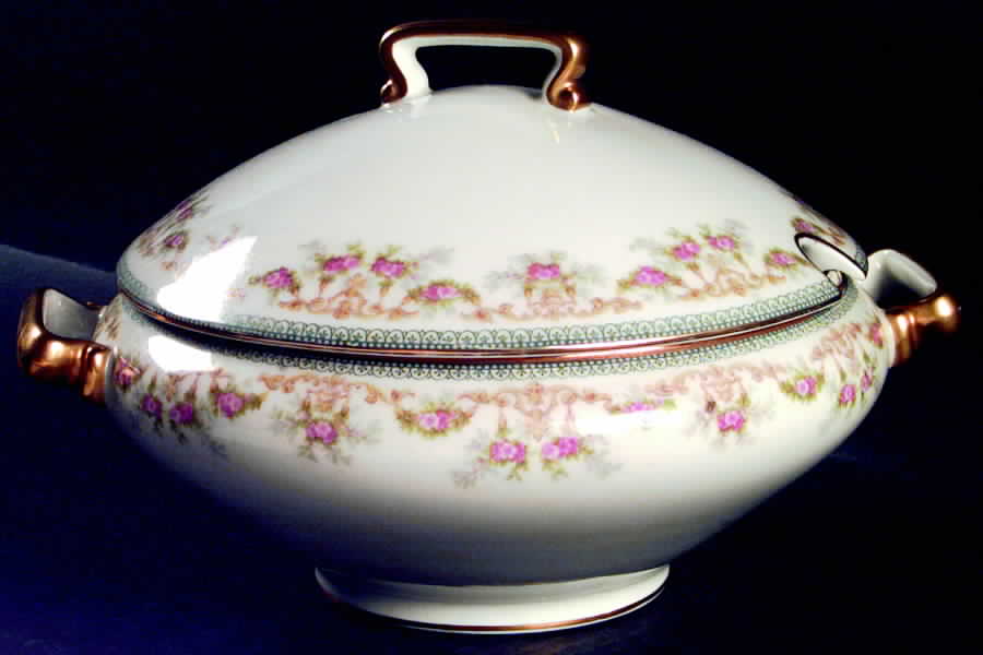 TRV213 Tureen &  Lid by Tressemanes & Vogt-1