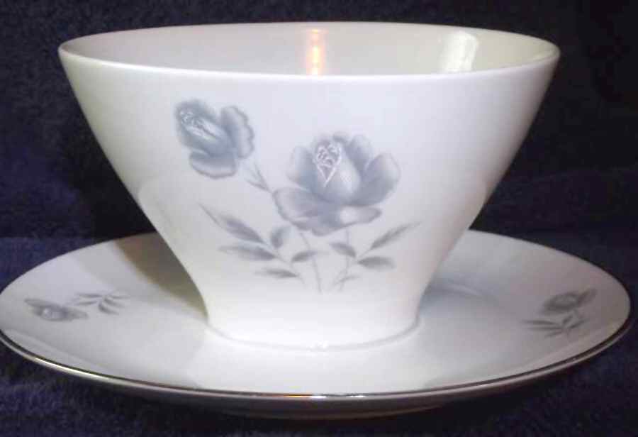 3946 Gravy Boat with Attached Underplate by Tirschenreuth-1