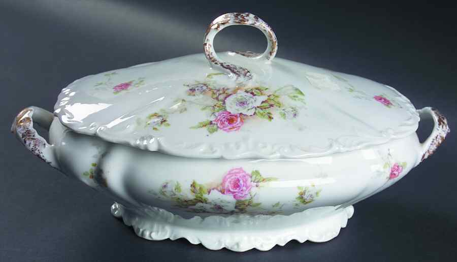 TRV217 Oval Covered Vegetable by Tressemanes & Vogt-1