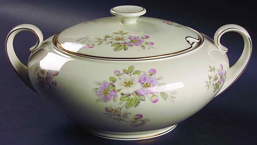 Apple Blossom (Cream Background) Tureen &  Lid by Tirschenreuth-1