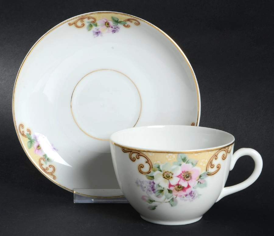 THU163 Flat Cup & Saucer Set by Thun-1