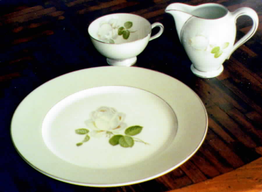 7395 Footed Cup by Thomas-1