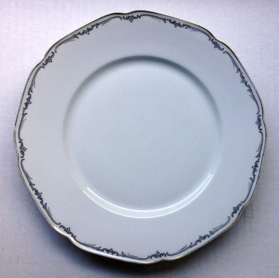 1556 Dinner Plate by Tirschenreuth-1