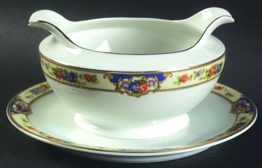 Granada Gravy Boat with Attached Underplate by Thun-1