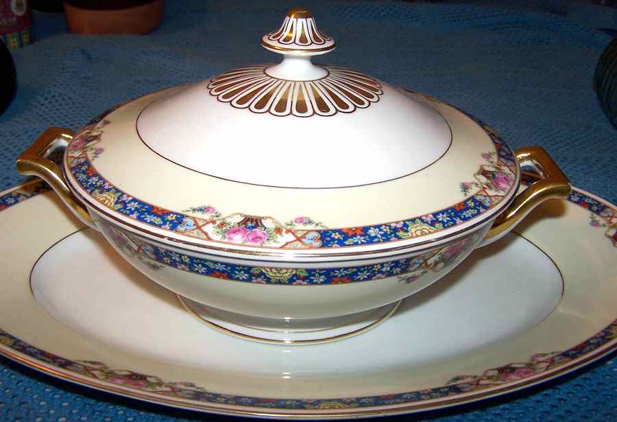 THO171 Round Covered Vegetable by Thomas-1