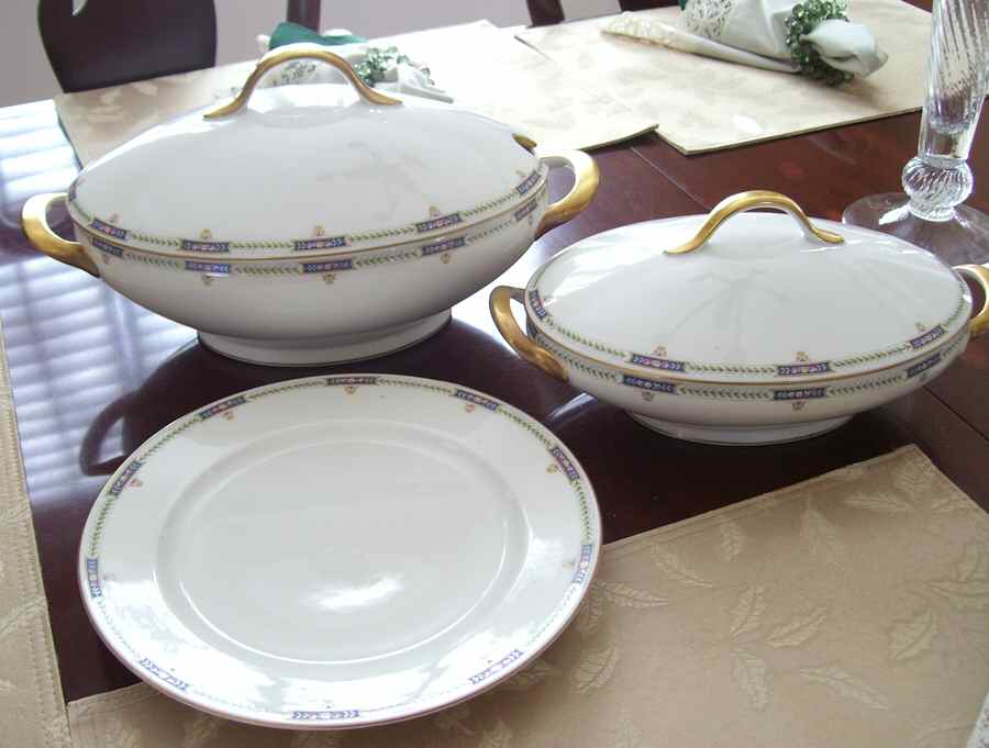 TRV267 Tureen &  Lid by Tressemanes & Vogt-1