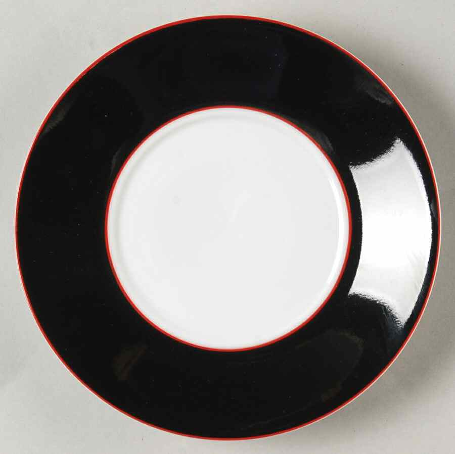 Due Black Saucer by Taitu-1
