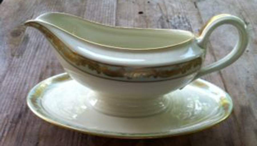 01-221 Gravy Boat with Attached Underplate by Thomas-1