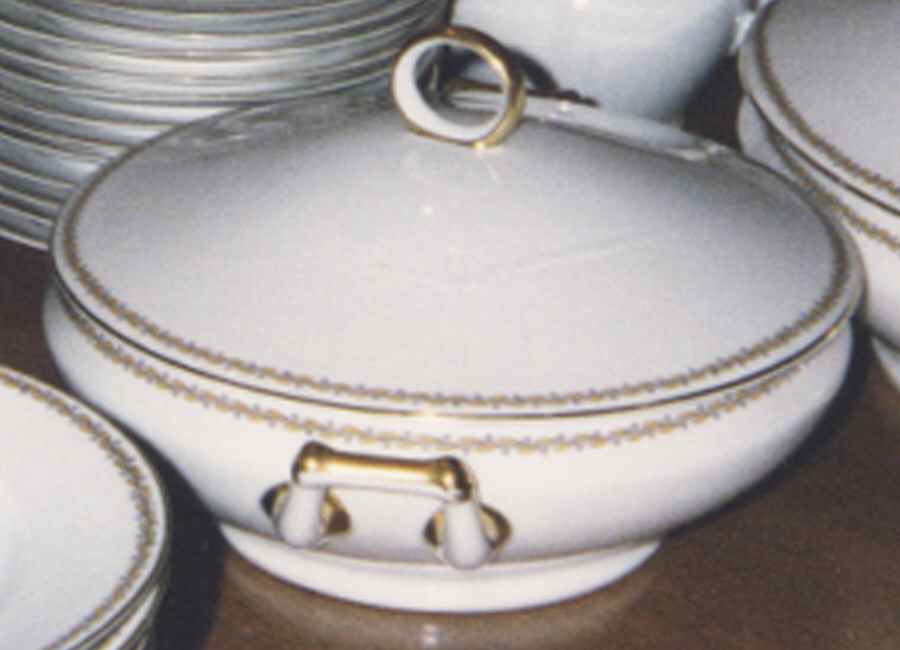 2790 Round Covered Vegetable by Thomas-1